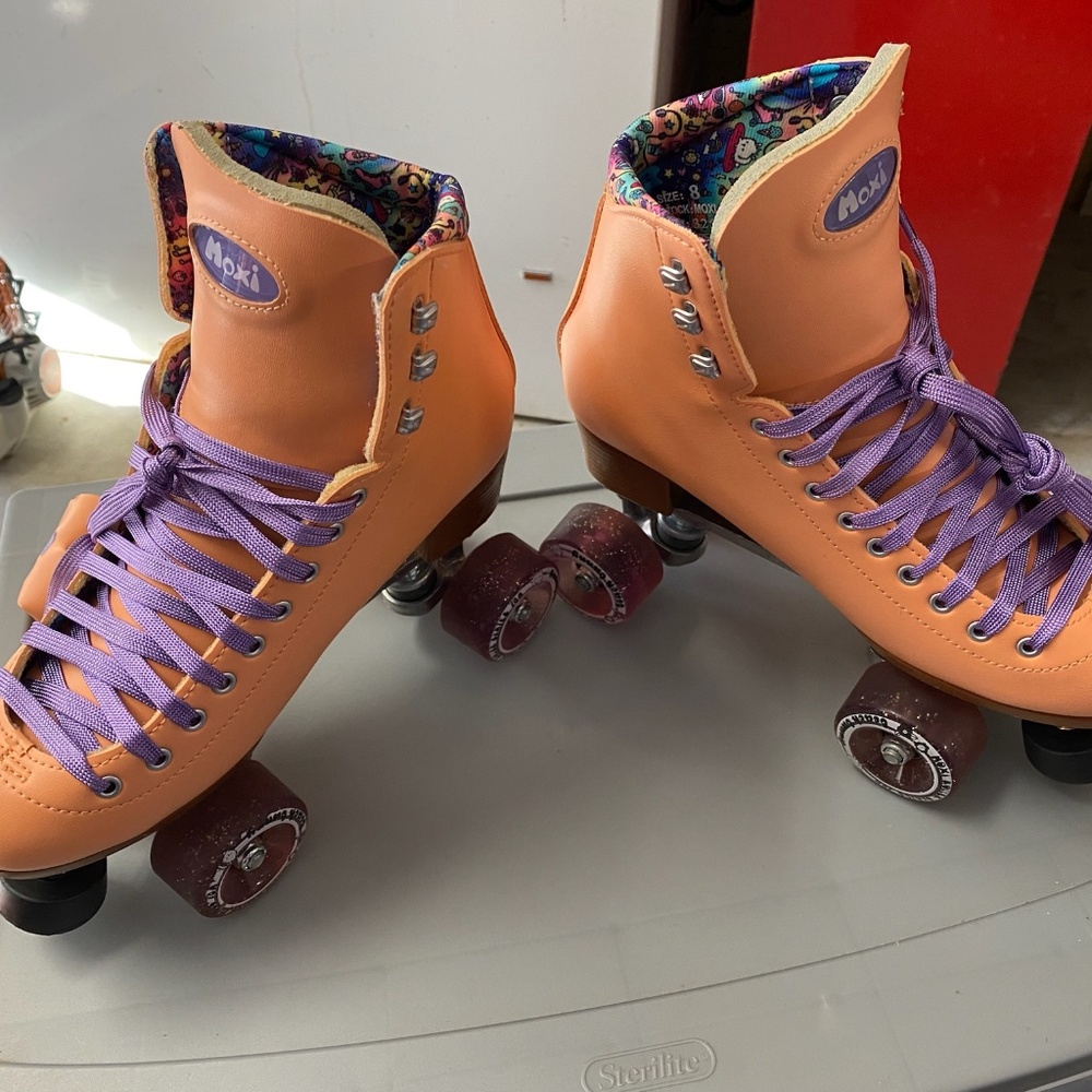 Moxi Beach Bunny Roller Skates
